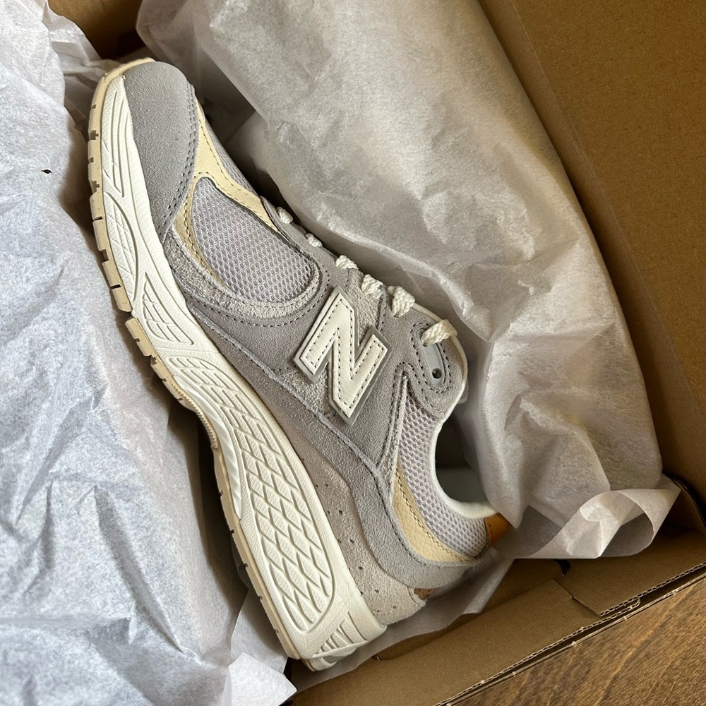 New Balance 2002r